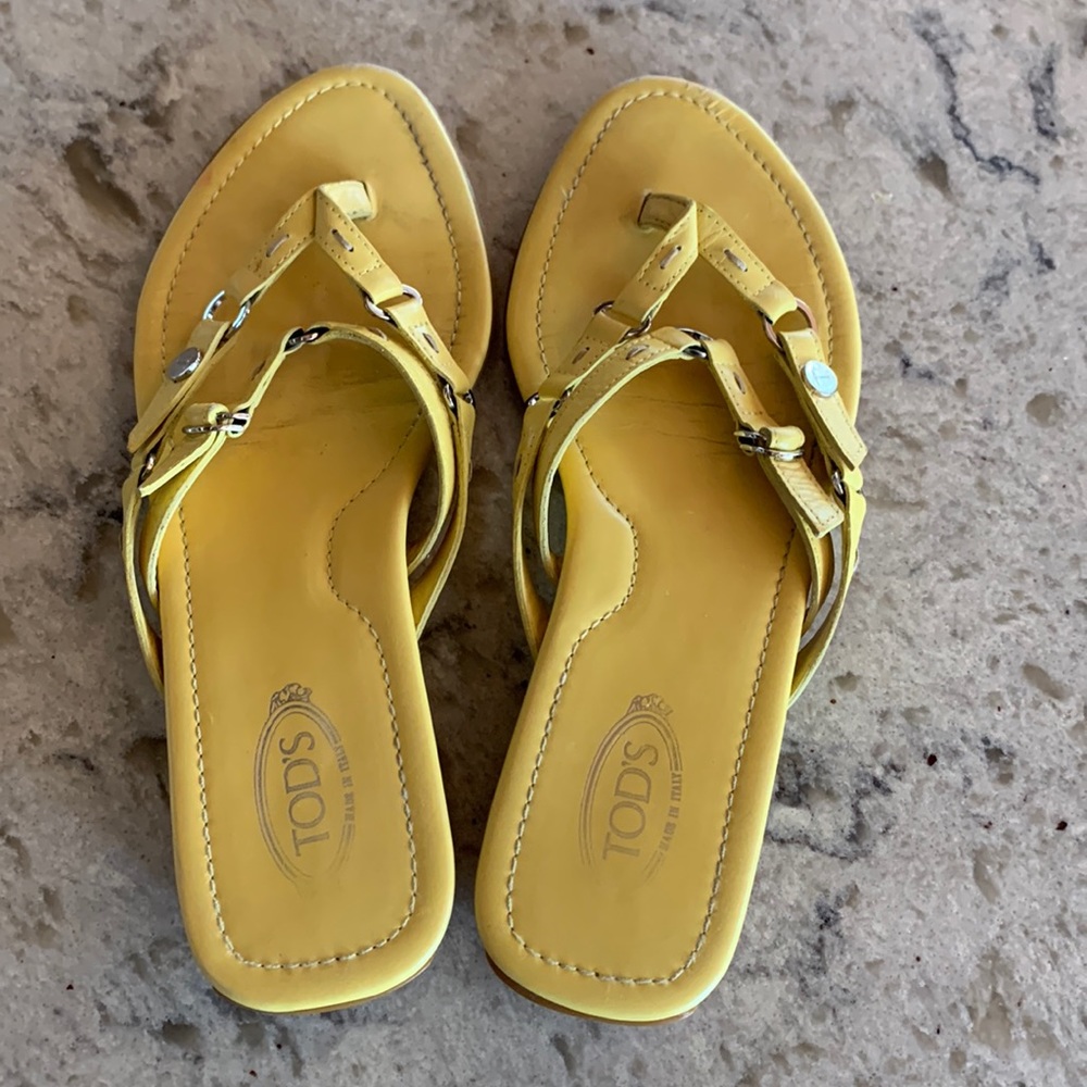 TODS yellow SANDAL. Size 36.5